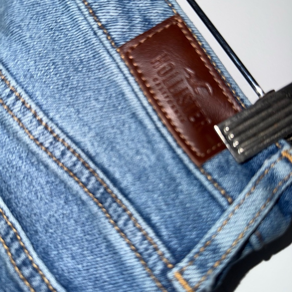 Hollister Ultra High Rise Vintage Straight Jeans W26 L27 Distressed Ripped Denim - Picture 6 of 6